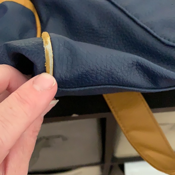 Volcom Gotta Run Shoulder Crossbody Bag/Purse - Picture 15 of 16